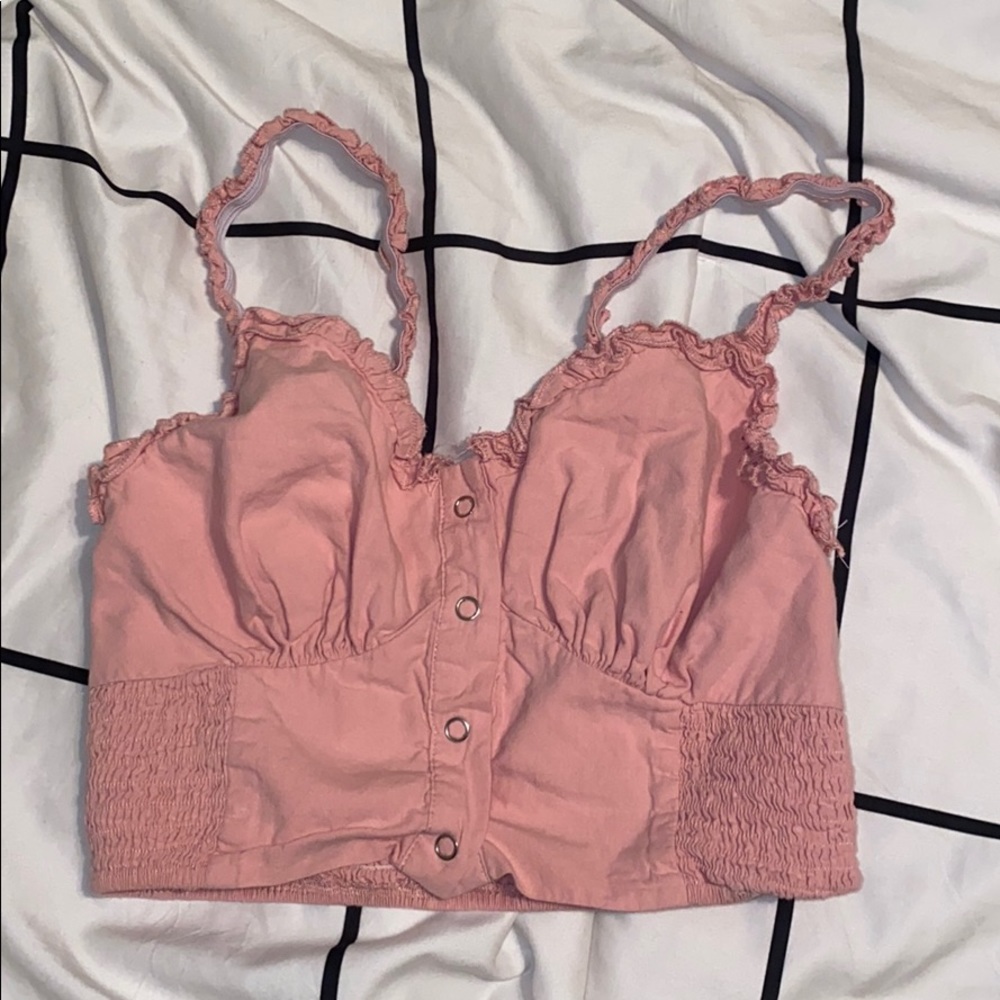 pink button crop top🦋
